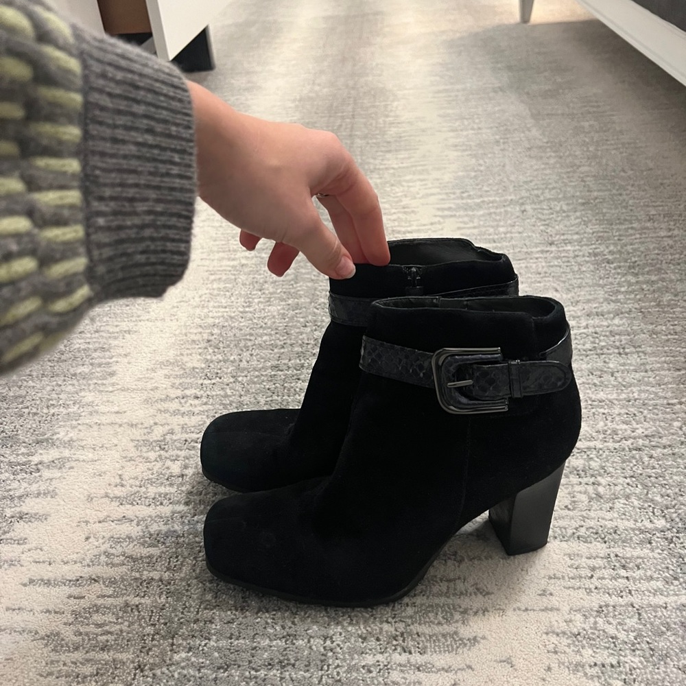 Via spiga suede ankle boots with leather strap